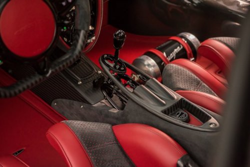 Двухдверный гиперкар от Pagani Automobili (17 фото) Двухдверный гиперкар от Pagani Automobili (17 фото)