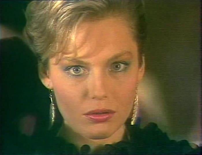 Легенды 1990-х: Ирина Понаровская, или История о том, почему «Мисс Шанель Советского Союза» ушла со сцены Легенды 1990-х: Ирина Понаровская, или История о том, почему «Мисс Шанель Советского Союза» ушла со сцены