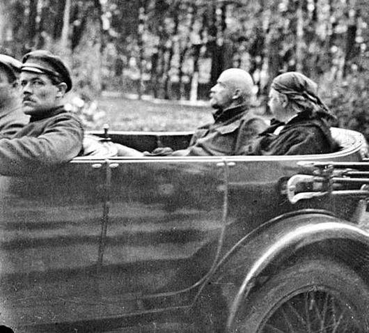 Маленькие тайны жён вождей Маленькие тайны жён вождей