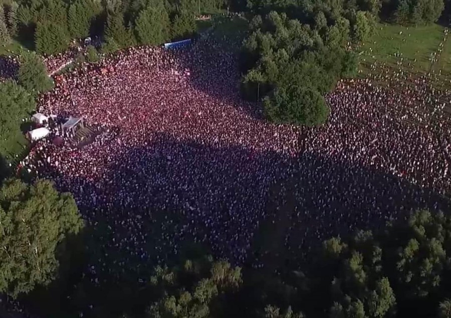 10 фото с самого массового митинга в Беларуси в поддержку Тихановской
