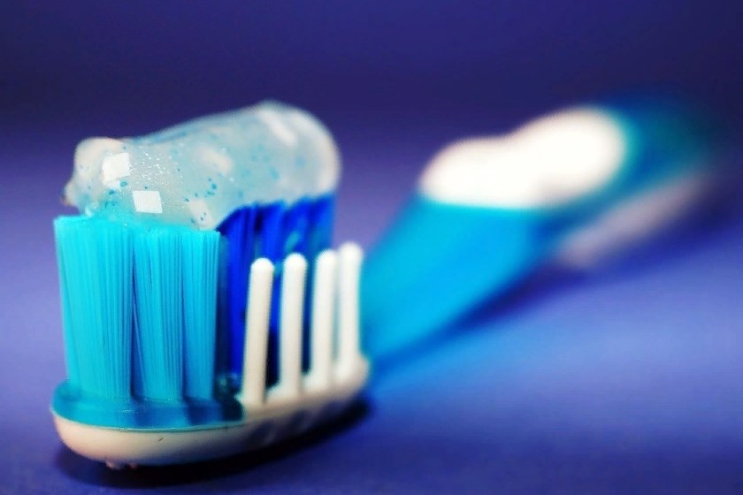 Как часто нужно менять зубную щетку: советы по уходу и выбору средства