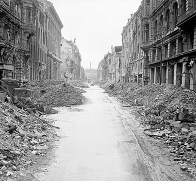 Мультатули Петр: В тот день когда взяли Берлин и фотографии Берлина 1945 Мультатули Петр: В тот день когда взяли Берлин и фотографии Берлина 1945