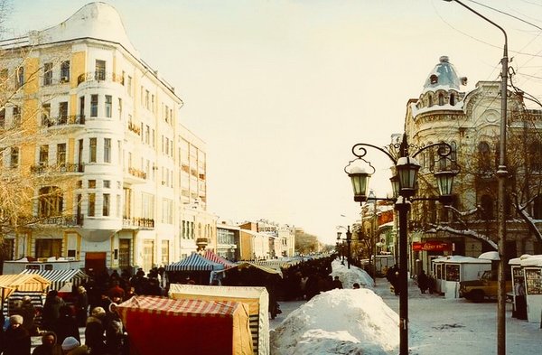 Самара. Торговля на улице Ленинградской в 1990-е гг.