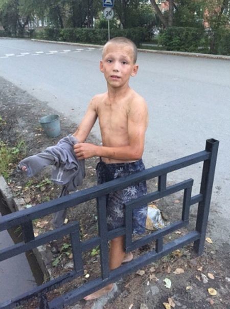 В Ревде 12-летний мальчик спас щенка, едва не утонувшего в сточной канаве В Ревде 12-летний мальчик спас щенка, едва не утонувшего в сточной канаве