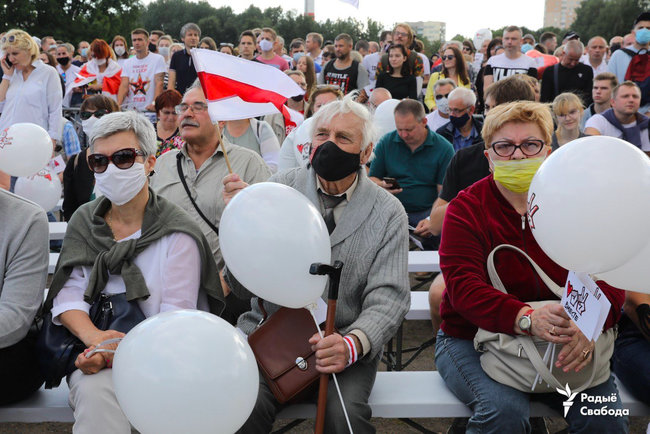 10 фото с самого массового митинга в Беларуси в поддержку Тихановской