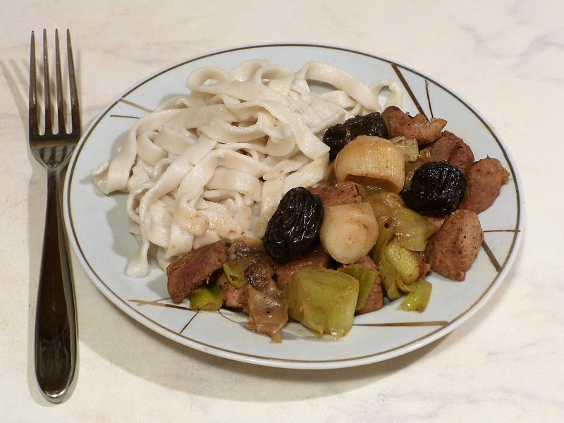 Яния с черносливом Яния или Яхния из курицы с черносливом