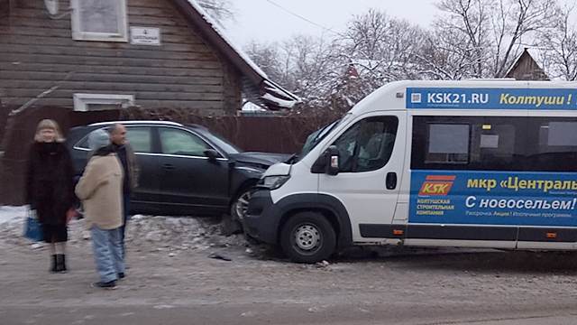 Три человека пострадали в ДТП с маршруткой в Ленинградской области