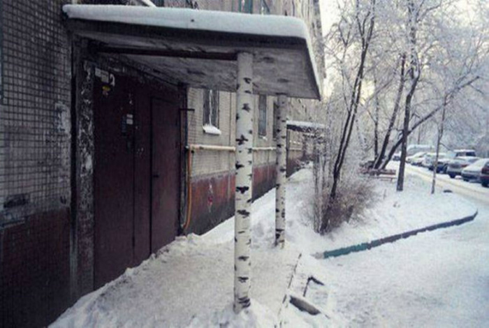 Колонны у подъезда. Колонны у подъезда.