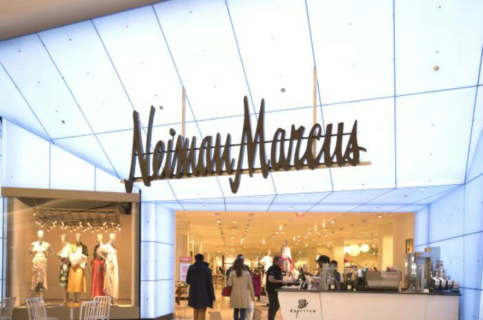 Neiman Marcus внедрил свой проект умной примерочной. /Фото: mypost.com Neiman Marcus внедрил свой проект умной примерочной. /Фото: mypost.com
