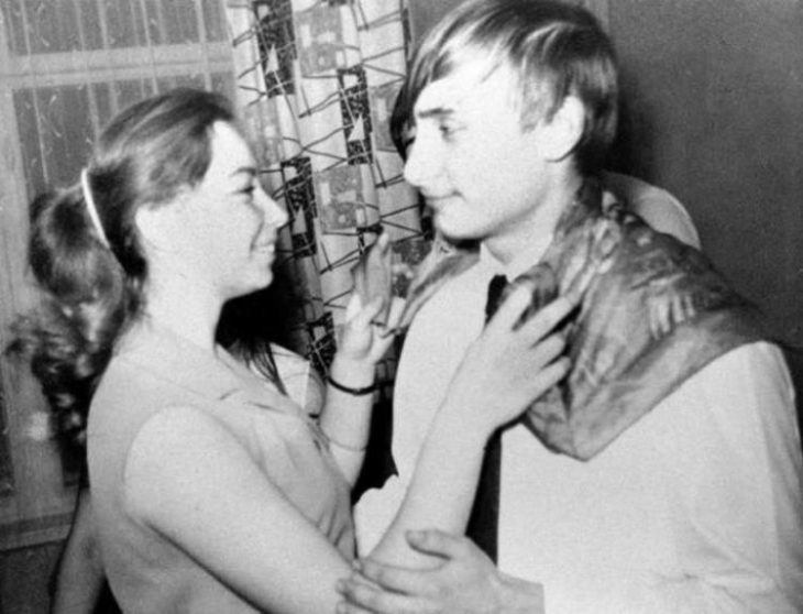 25 фотографий звёзд из выпускных альбомов. Вера Брежнева шокирует!