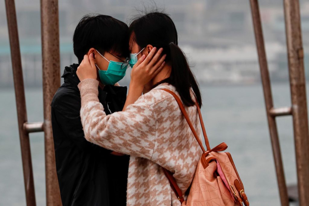 tinh-yeu-thoi-virus-corona.jpg tinh-yeu-thoi-virus-corona.jpg