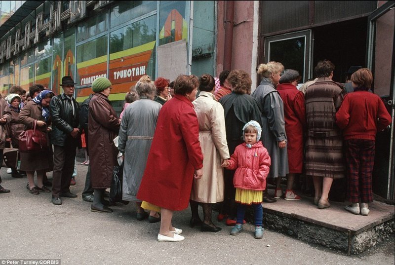 10 дефицитных вещей, ради которых люди в Советском Союзе не жалели себя 10 дефицитных вещей, ради которых люди в Советском Союзе не жалели себя