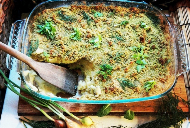 Сытная запеканка с сельдью и хрустящий корочкой Сытная запеканка с сельдью и хрустящий корочкой