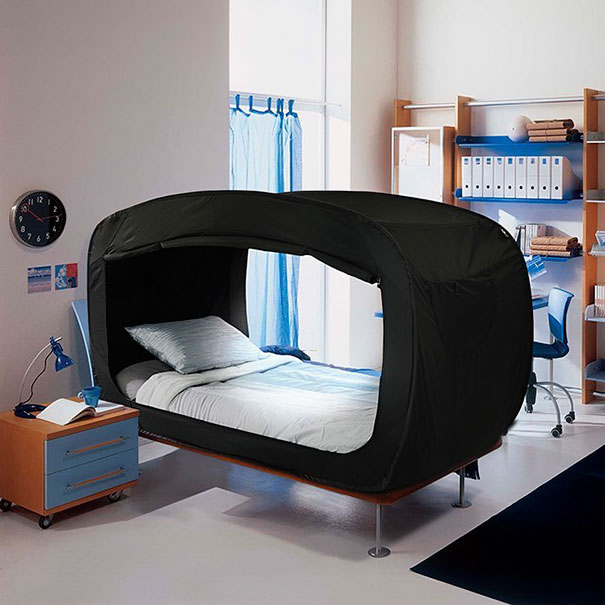 Эта кровать-палатка превращается в уютное убежище, когда вам хочется спрятаться от всех и побыть в уединении