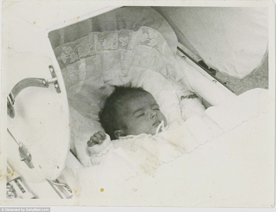 Является ли этот ребенок сам Дональд? Среди сокровищницы фотографий это немаркированных ребенка картина, которая выглядит, как это вполне может быть кандидатом