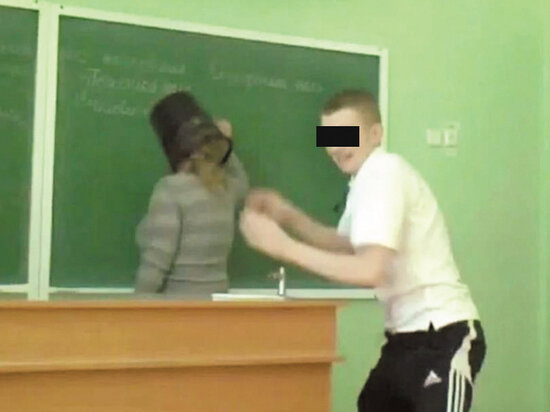 Видимо, она тоже не заслужила уважение. Чебоксары, 2015 год. Источник mk.ru