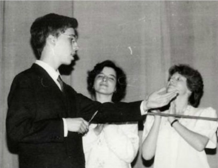 25 фотографий звёзд из выпускных альбомов. Вера Брежнева шокирует!