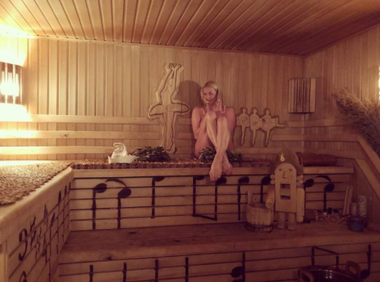 «Опять голышом»: Волочкова сфотографировалась без одежды (СНИМОК)