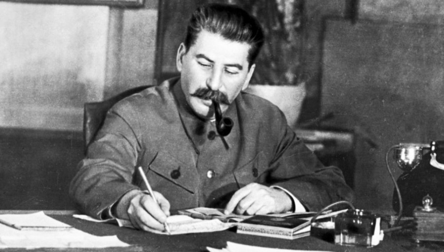 Сталин вышел на первое место в списке самых великих людей человечества Сталин вышел на первое место в списке самых великих людей человечества