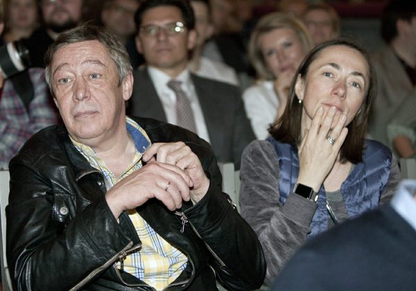 С характером однако – Жена Ефремова выиграла суд по делу о порче автомобиля