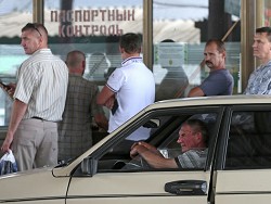В Совфеде предложили запретить самозанятым гражданам выезд за границу