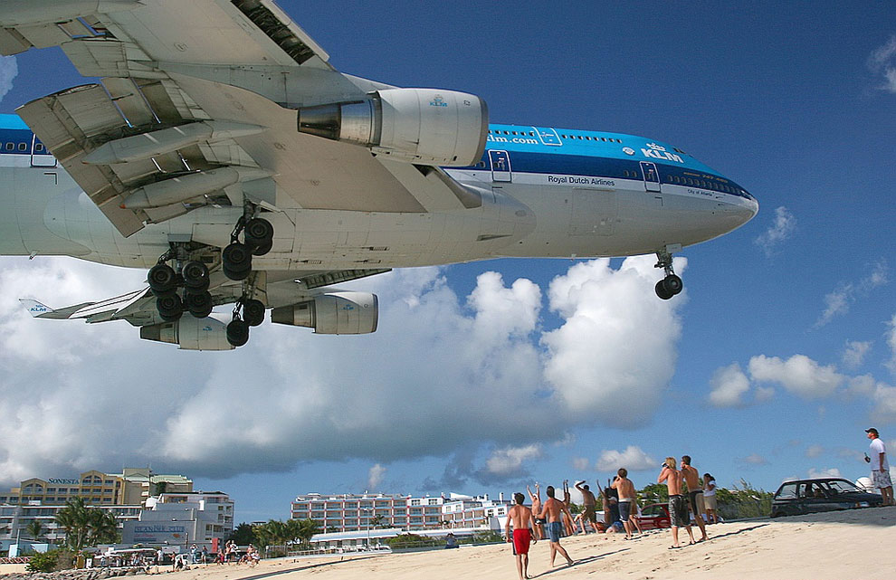 Maho Beach — один из самых необычных пляжей в мире