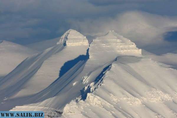 Гора "Пирамида" на Шпицбергене. Или все-таки не гора?