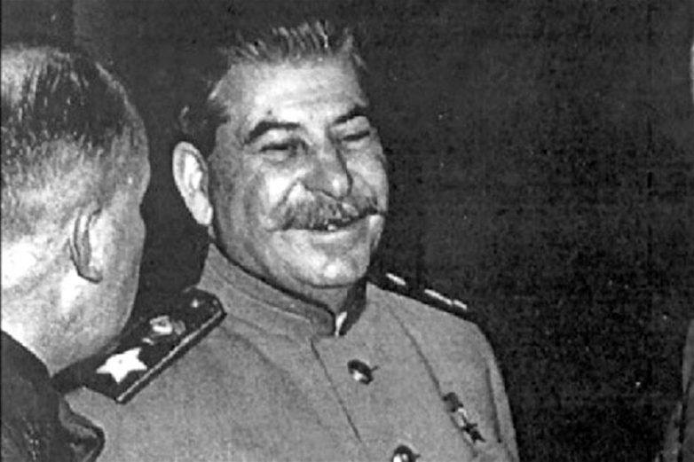 Сталин вышел на первое место в списке самых великих людей человечества Сталин вышел на первое место в списке самых великих людей человечества
