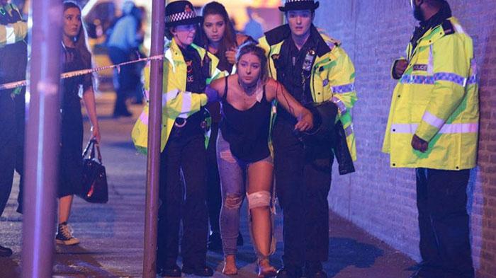 hero-woman-manchester-attack-paula-robinson-16