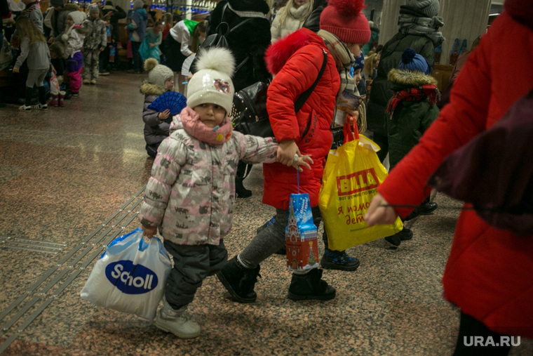 Новогодняя елка в Кремле. Москва, дети, новогодние подарки