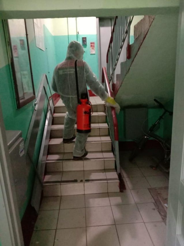 Ежедневная дезинфекция подъездов в Головинском районе продлена на месяц