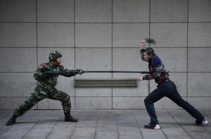 Тяжело в учении, легко в бою: 30 фотографий с тренировок китайских вооруженных сил .