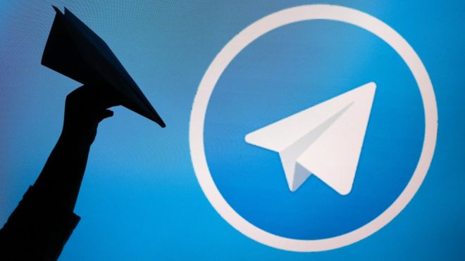 Telegram устроил акцию протеста с бумажными самолетиками
