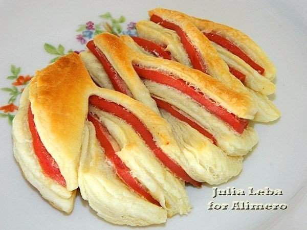 СЛОЙКИ С КОЛБАСОЙ