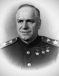 Жуков считал, что дочери должны прожить собственную жизнь, не используя его маршальские регалии/Из архива Э.Г.Жуковой