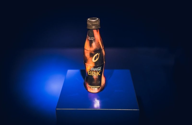 2. Coca-Сola Blak — это смесь классической колы и эссенции кофе. Вы не поверите, но этот напиток ПОЧЕМУ-ТО никому не понравился. В 2009 году его сняли с производства 2. Coca-Сola Blak — это смесь классической колы и эссенции кофе. Вы не поверите, но этот напиток ПОЧЕМУ-ТО никому не понравился. В 2009 году его сняли с производства trend, в мире, вещи, инновация, музей, неудача