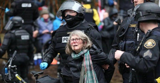 Протесты обрушили авторитет Вашингтона – против США бунтуют даже в НАТО