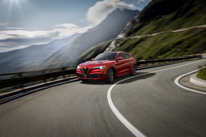 Кроссовер Alfa Romeo признан лучшим в Лос-Анджелесе Кроссовер Alfa Romeo признан лучшим в Лос-Анджелесе alfa romeo, stelvio, кроссовер