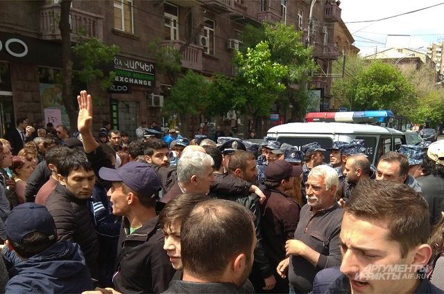 Посольство РФ в Ереване усилило меры безопасности из-за митингов