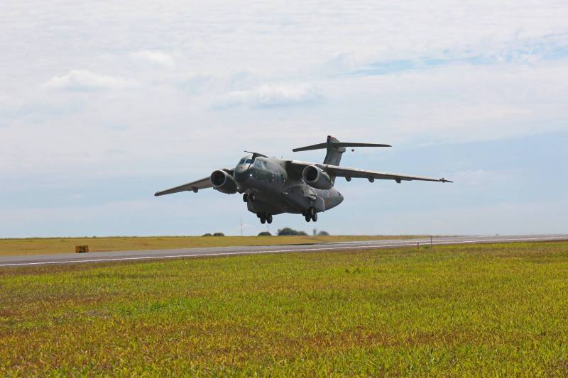 Бразильский военно-транспортный самолёт Embraer KC-390
