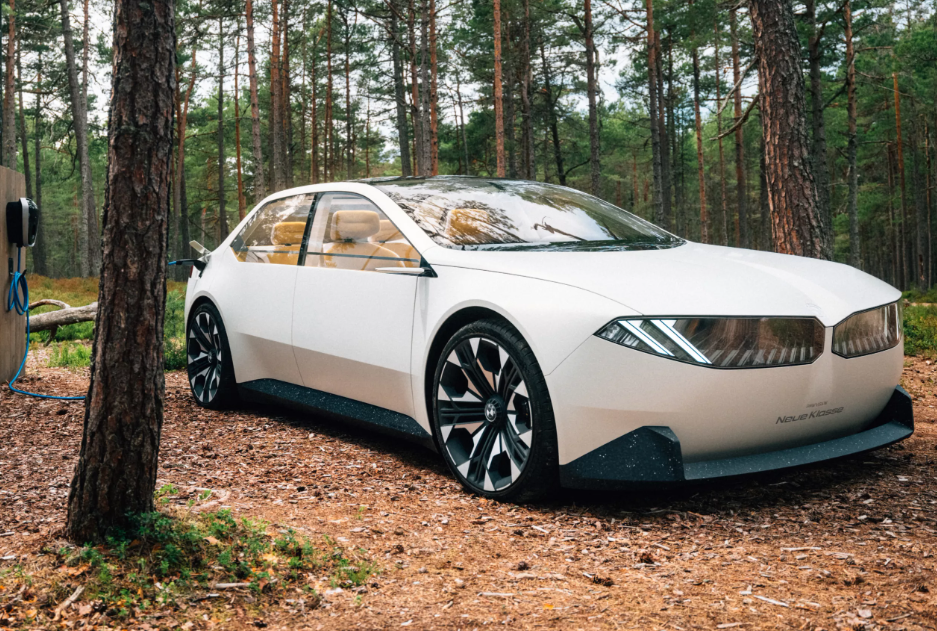 Mercedes и BMW представили новые электромобили Mercedes и BMW представили новые электромобили