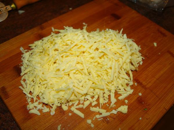 Новогодний салат из кальмаров и креветок Новогодний салат из кальмаров и креветок