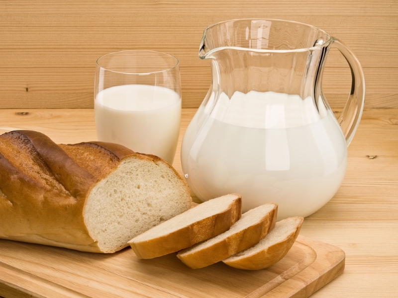 https://ru.depositphotos.com/155319834/stock-photo-bread-and-milk.html