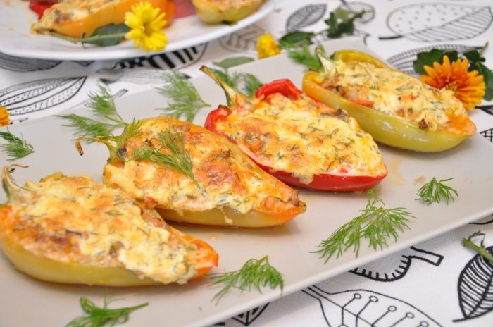 Перец, фаршированный курицей. \ Фото: eda.ru. 7 способов приготовить фаршированный перец так, чтобы его уплетали и взрослые, и дети