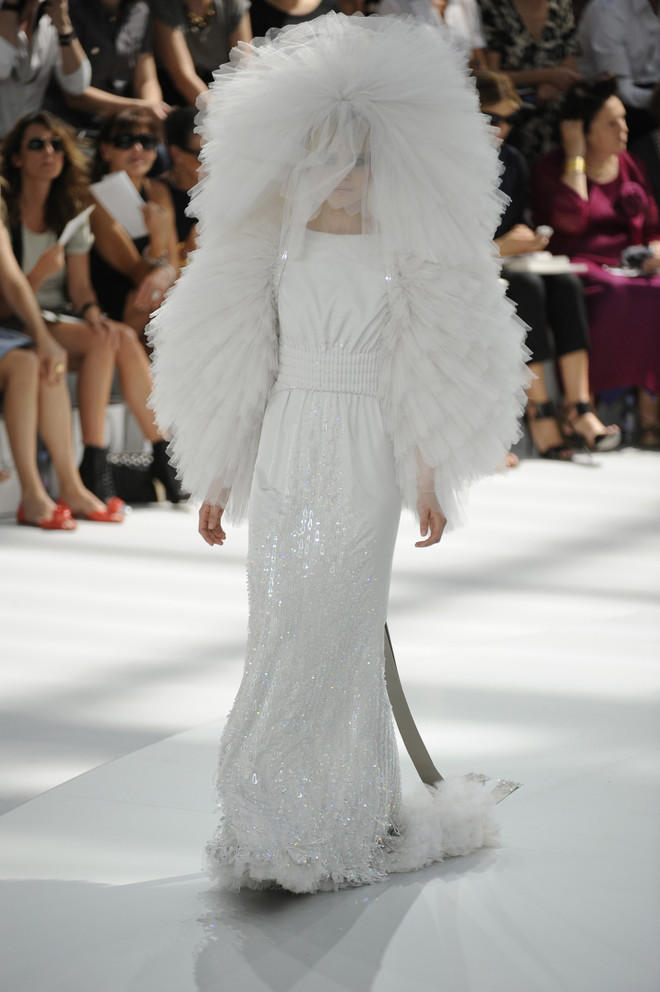 10 знаковых платьев Chanel, созданных Карлом Лагерфельдом (фото 10) 10 знаковых платьев Chanel, созданных Карлом Лагерфельдом (фото 10)