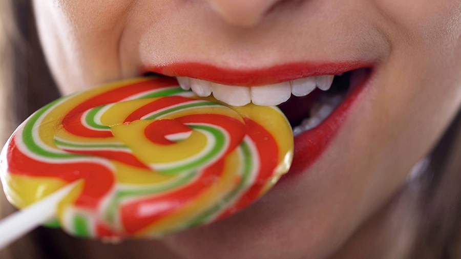 Врач развеяла миф о вреде сладостей для зубов
