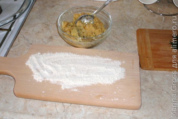 Гороховые котлеты со сметанным соусом Гороховые котлеты со сметанным соусом