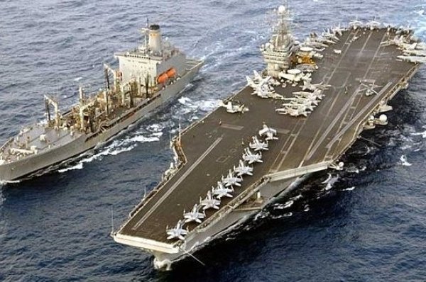 В Сети появилось видео, как авианосец ВМС США покидает Норфолк В Сети появилось видео, как авианосец ВМС США покидает Норфолк