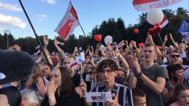 10 фото с самого массового митинга в Беларуси в поддержку Тихановской