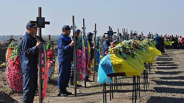Более тысячи военнослужащих ВСУ в Донбассе покончили с собой